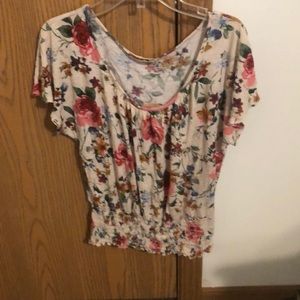 Stretchy flower patterned top